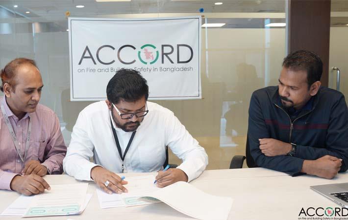 Representatives of Ayesha Enterprise Ltd and Accord signing the funding agreement. Courtesy: Accord