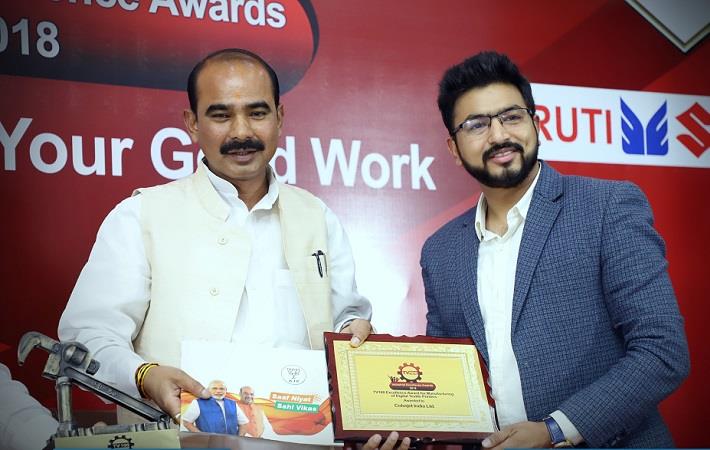 Smarth Bansal (right), senior product manager at ColorJet India receiving the award from Union minister of state for textiles Ajay Tamta. Courtesy: Colorjet India