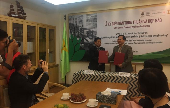 The signing between WWF Vietnam and VITAS ; Courtesy: WWF Vietnam
