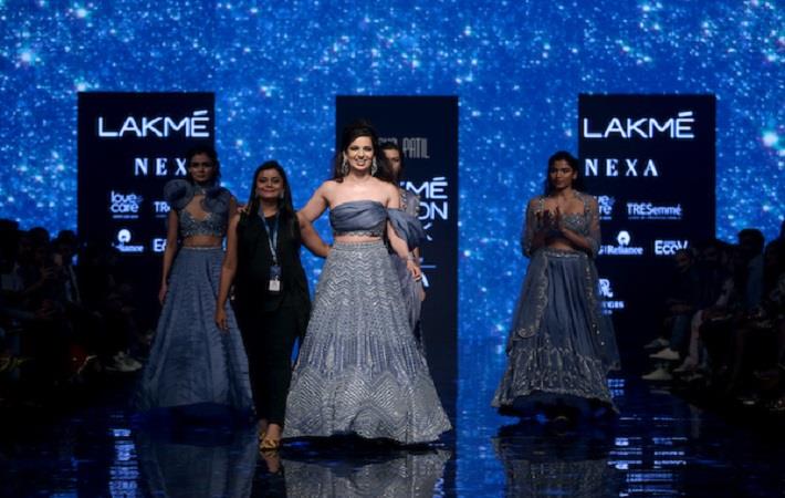 Kangana Ranaut walking for Disha Patil at Lakme Fashion Week WF 2019. Pic: LFW