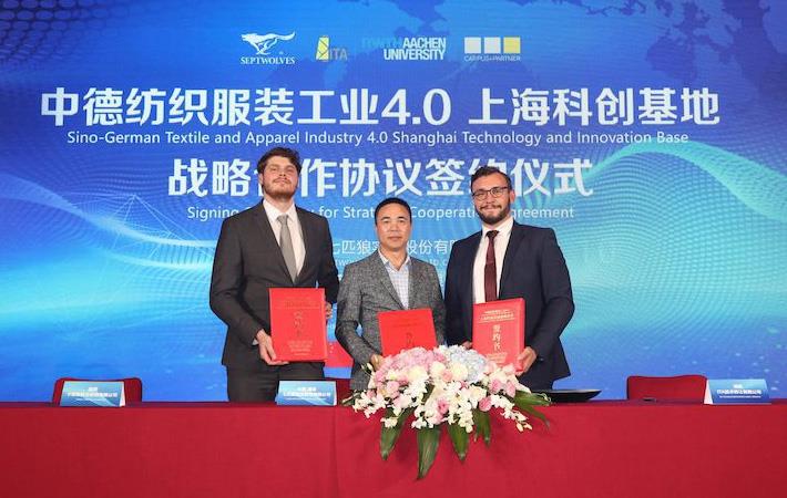 (From L-R)Alexander Lüking (ITA), Shaoxiong Zhou (Septwolves) and Dr. Robert Brüll (ITA) with the cooperation agreements, Pic: Septwolves