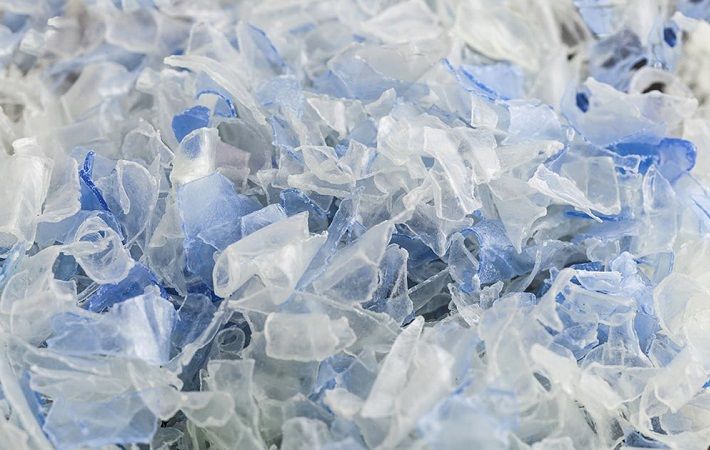 Transformation of post-consumer PET bottles into flakes, for further processing into yarns, at IVL