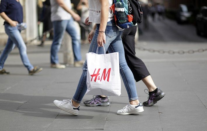 H&M Canada Launches a C2C Resell Platform, H&M Rewear