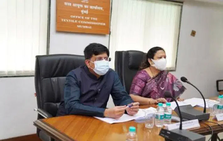 Indian textiles minister Piyush Goyal and minister of state for textiles Darshana Jardosh at the Office of the Textile Commissioner in Mumbai. Pic: PIB