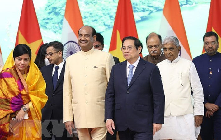 Prime Minister Pham Minh Chinh (1st from L) and Speaker of the Indian Lok Sabha (the lower house) Om Birla Pic: baochinhphu.vn