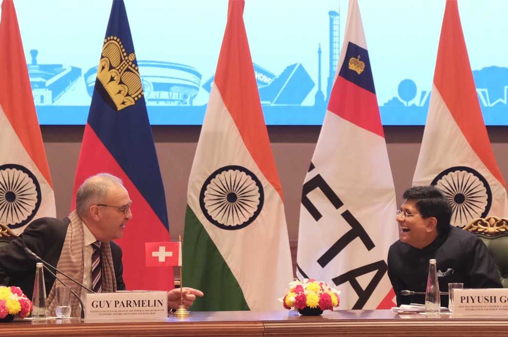 (L) Guy Parmelin, Swiss Federal Councillor with Indian Minister of Textiles Piyush Goyal. Pic: EFTA